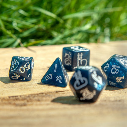 Shimmering Llama Dice Set (Glittering dark blue & white)